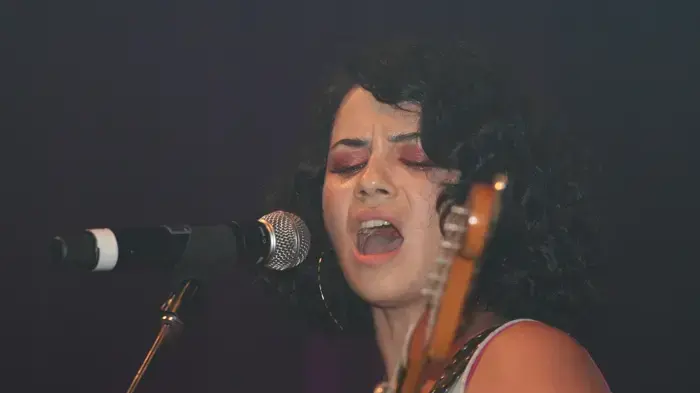 נינט טייב בהופעה לזכרו של מאיר אריאל