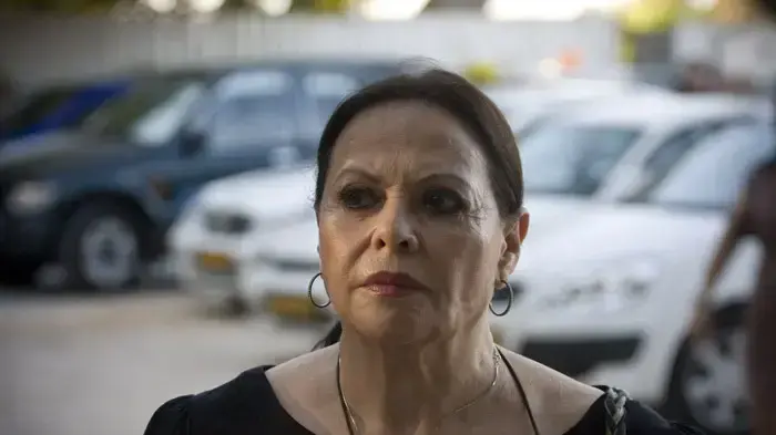 גילה אלמגור בהלווית עמוס קינן