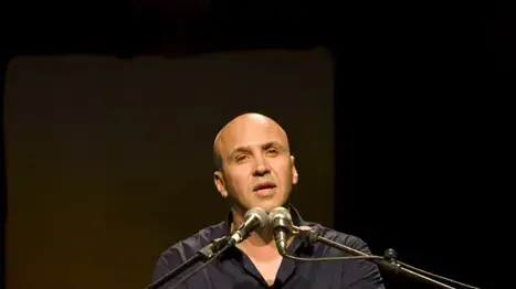 עצרת הקהילה הגאה לזכר הרוגי פיגוע השנאה בתל אביב