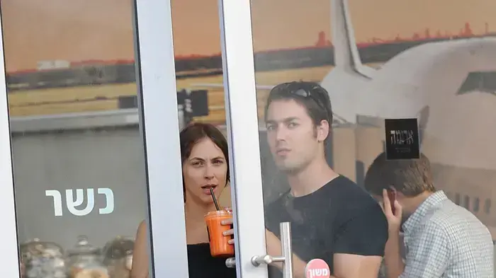 פפראצי קרן פלס ותומר גרנצל
