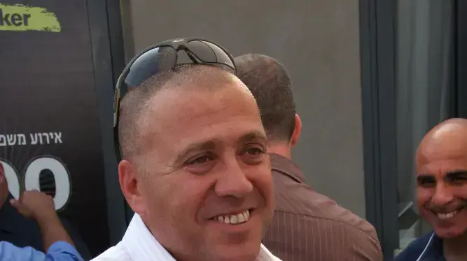 ישראל גולדשטיין  -  הארץ