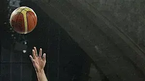 סימאס יסאיטיס שחקן נבחרת ליטא עולה לסל סימאס יסאיטיס שחקן נבחרת ליטא עולה לסל