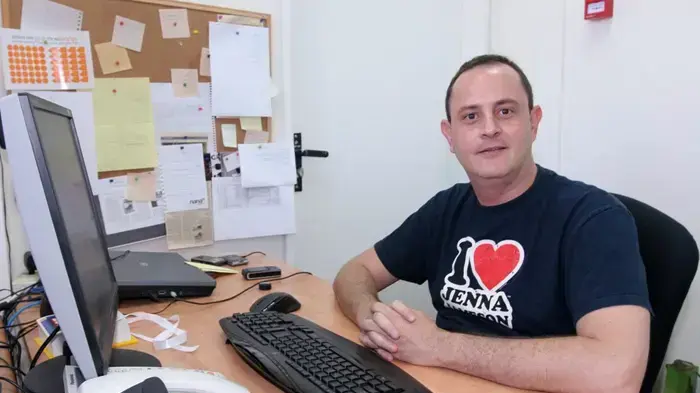 גור תירוש