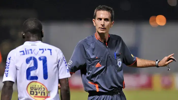 שופט הכדורגל זיו אדלר