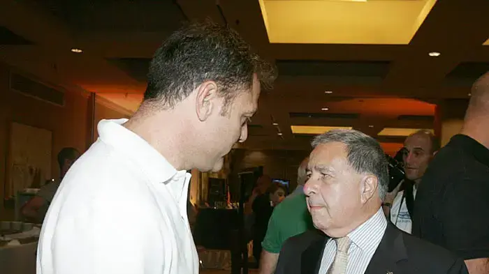 מנכ"ל מכבי תל אביב, אלי דריקס, לצד היו"ר שמעון מזרחי