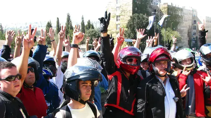 רוכבים במסדרונות הכנסת רוכבים במסדרונות הכנסת