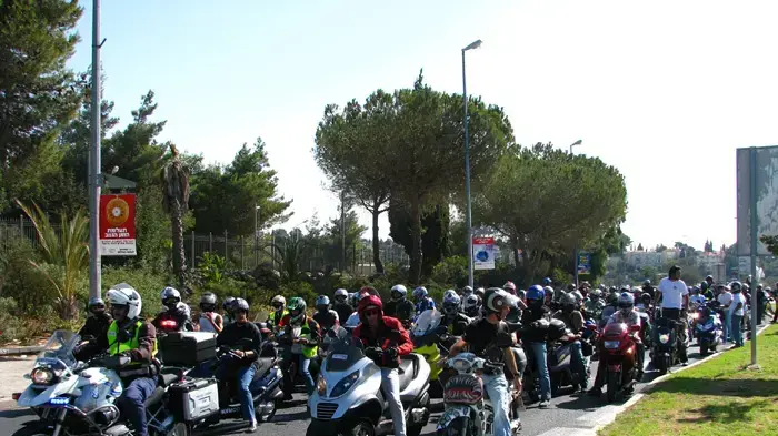 רוכבים במסדרונות הכנסת רוכבים במסדרונות הכנסת