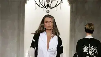 פיליפה המילטון מדגמנת בתצוגה של רלף לורן ב-2006