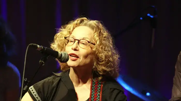 חוה אלברשטיין במופע בנות חוה