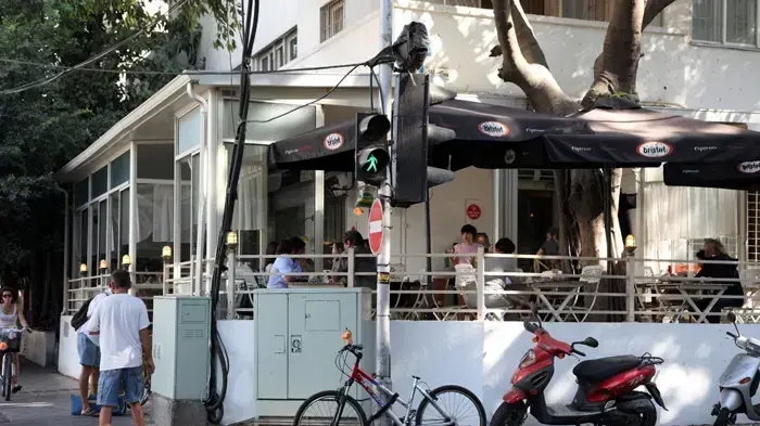 בית הקפה נחמה וחצי