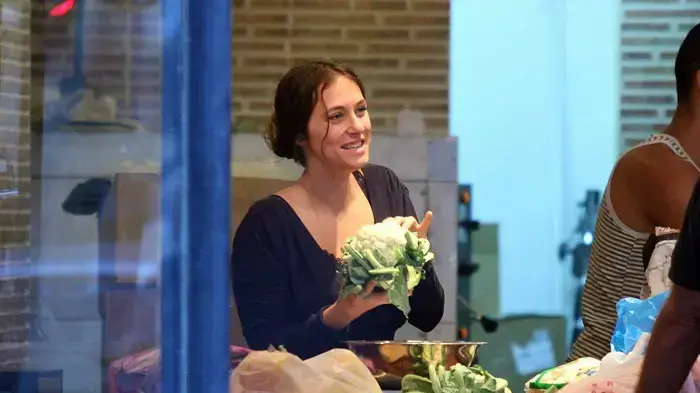 פפראצי קרן פלס בפיצריה החדשה שלה