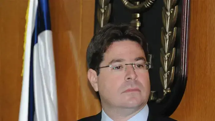 אופיר אקוניס   בדיון בועדת הכלכלה אוקטובר 2009