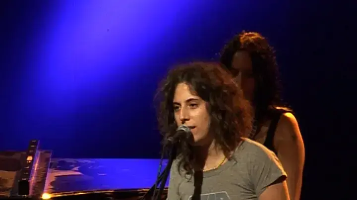 דפנה קינן מבצעת שיר של המכשפות