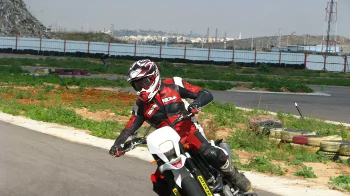 מיצובישי לנסר ראלי ארט נגד הוסקווארנה SMR450 נגד קארטינג דארק ריידר CRG
