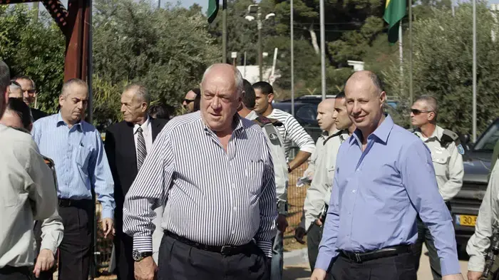 צחי הנגבי ורוני בר