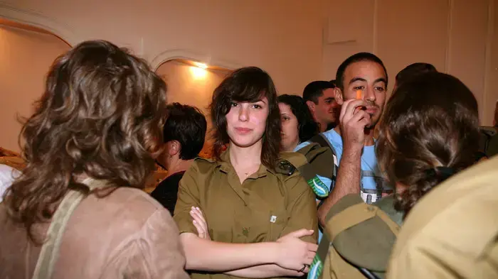 יסכה קורנפלד בטקס סיום קורס "במחנה"