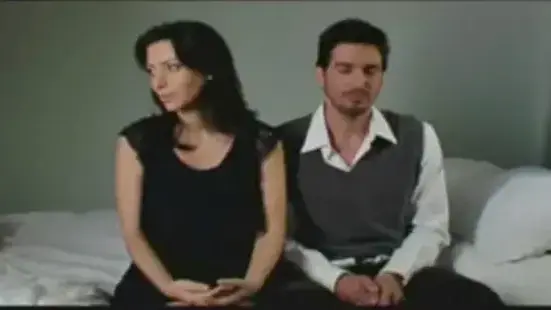 מתוך הקליפ לשיר "ילד בחלון", שיר הנושא של הסרט "7 דקות בגן עדן"