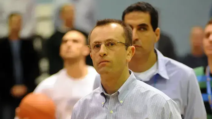 מאמן בני השרון דן שמיר
