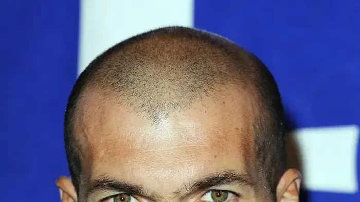 זינדין זידאן שחקן נבחרת צרפת לשעבר זינדין זידאן שחקן נבחרת צרפת לשעבר