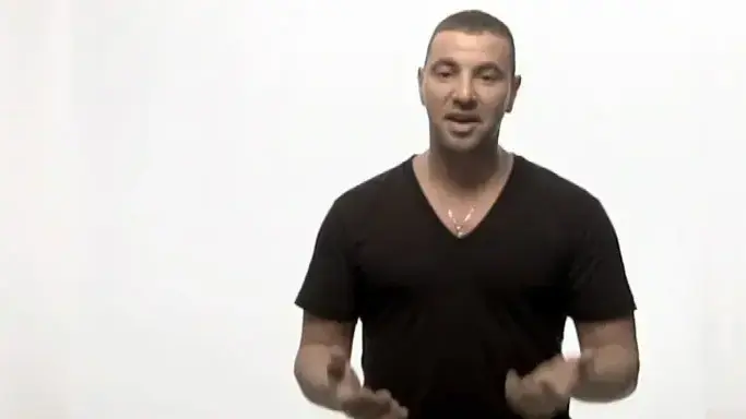 שלומי סרנגה בקליפ לשיר "כל הנשים יפות"