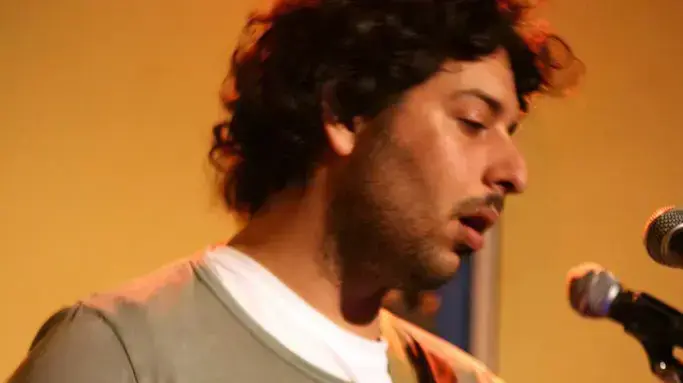 אדם בן אמיתי