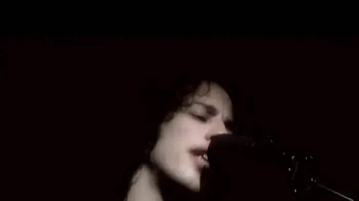 עמית ארז עם יעל שפירא בצמד Paper Cuts