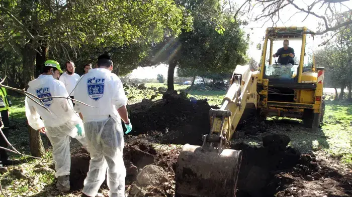 מתנדבי זק"א מחדשים חיפושים אחרי החייל החטוף גיא חבר