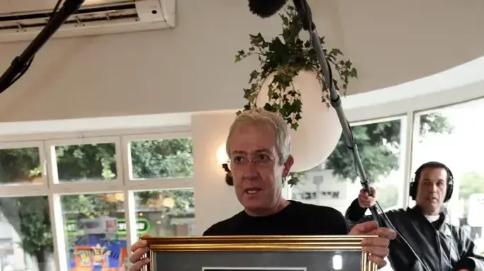 גידי גוב מקבל אלבום זהב על האוסף שלל שיריו