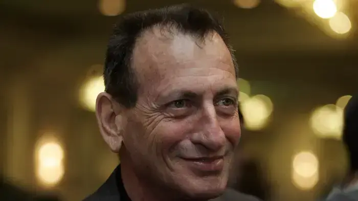 רון חולדאי נואם בכנס הוקרה לנכי חיל השריון, תל אביב ינואר 2010