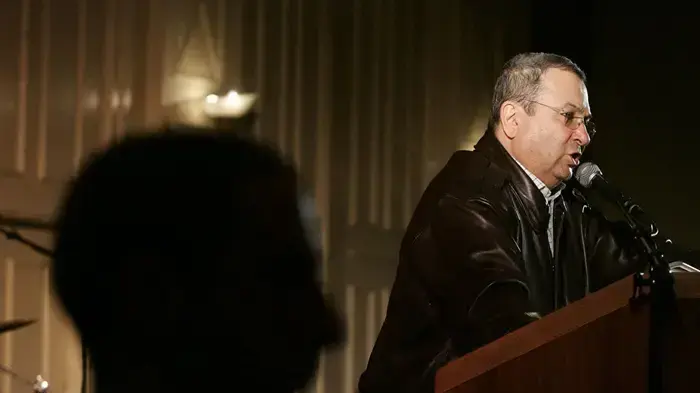 אהוד ברק נואם בערב הוקרה לנכי חיל השריון, ינואר 2010