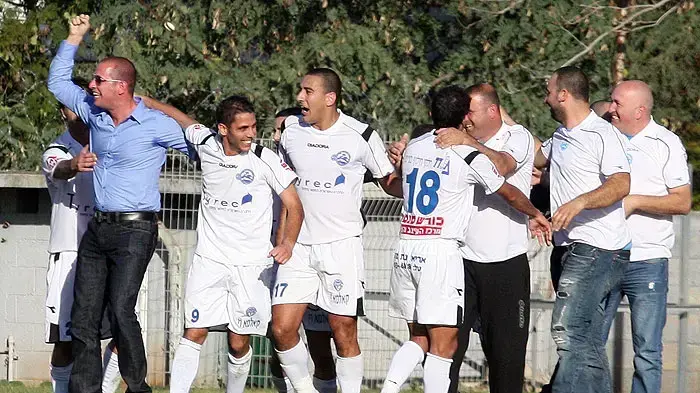 שחקני מכבי קביליו יפו, במרכז רן פוליקר (17)