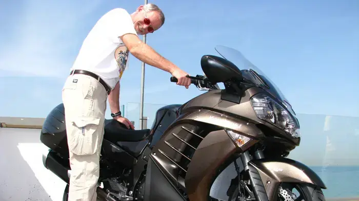 קוואסאקי דגמי 2010 GTR1400