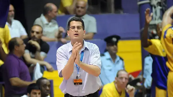 עוזר מאמן הפועל חולון אבנר יאור