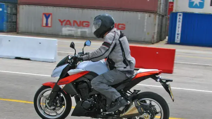 מבחן דו גלגלי קוואסאקי Z1000