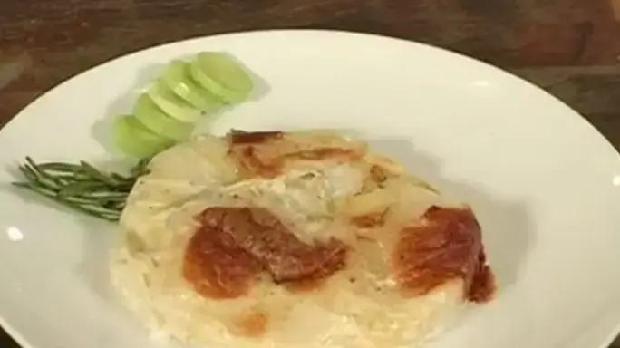 גראטן תפוחי אדמה וכרישה.