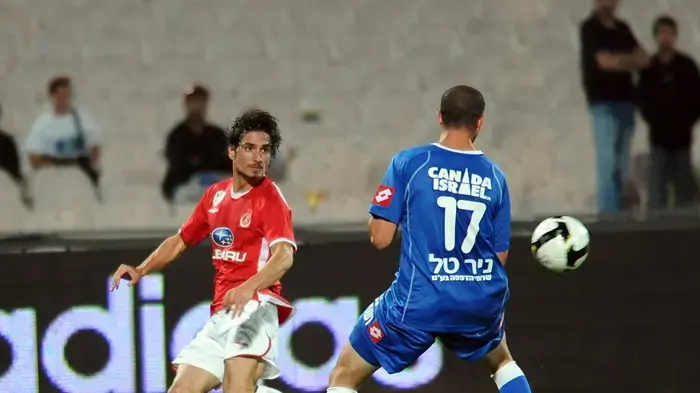 דניאל דה רידר שחקן הפועל תל אביב מול גל בראל שחקן עירוני רמת השרון דניאל דה רידר שחקן הפועל תל אביב מול גל בראל שחקן עירוני רמת השרון