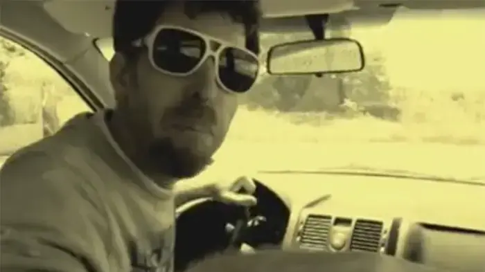 היוצר קוב מבצע ספוקן וורד לשירו "ציון במשבר"