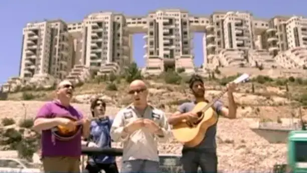 קובי אוז בקליפ לשיר "נקבת השילוח"