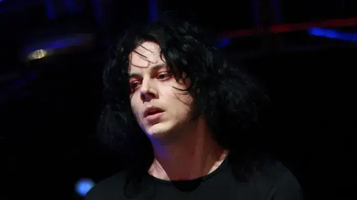 ג'ק ווייט עם להקת Dead Weather