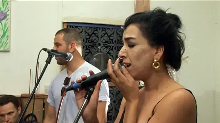 שיר בחזרה עם דיקלה ושלומי סרנגה
