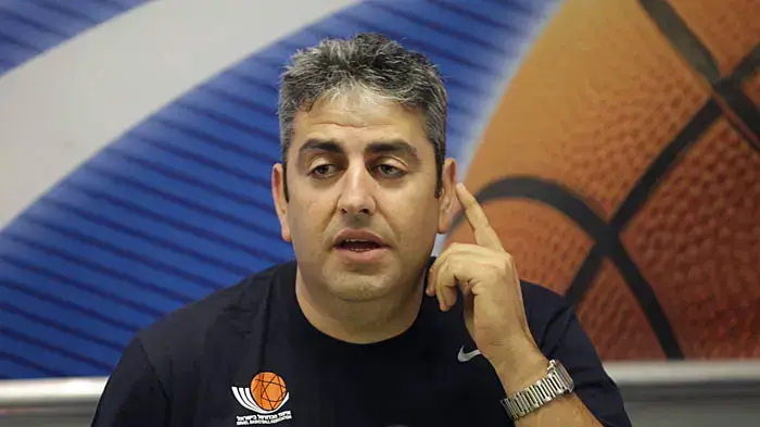 אלי רבי מאמן נבחרת הנשים בכדורסל