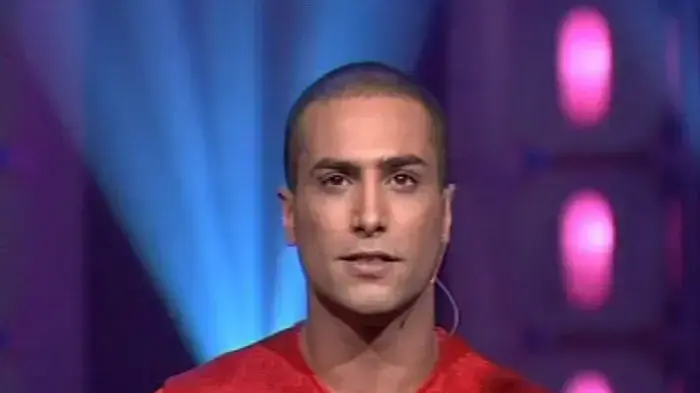 גיא שרפי מבצע את "זודיאק"