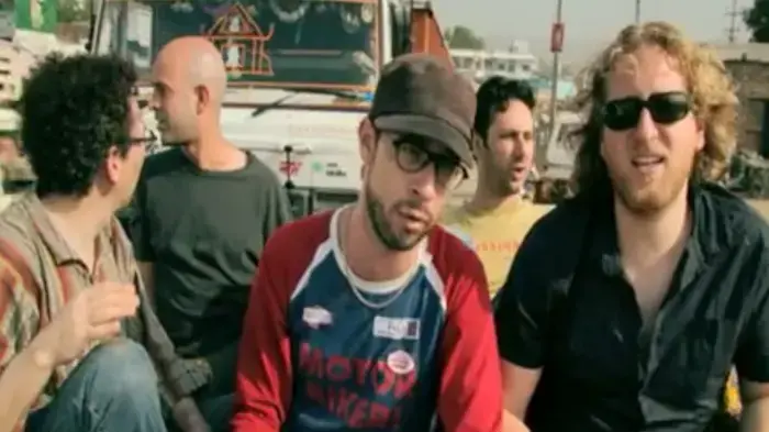 להקת הג'ירפות בקליפ לשיר "לא יודע למה זה קורה לי"