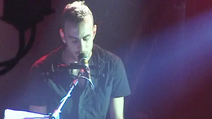 אסף אבידן והמוג'וז בהופעה
