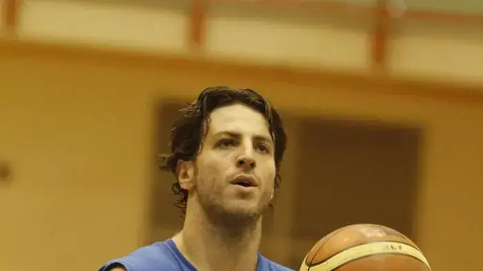 שחקן נבחרת ישראל בכדורסל יוני ניר