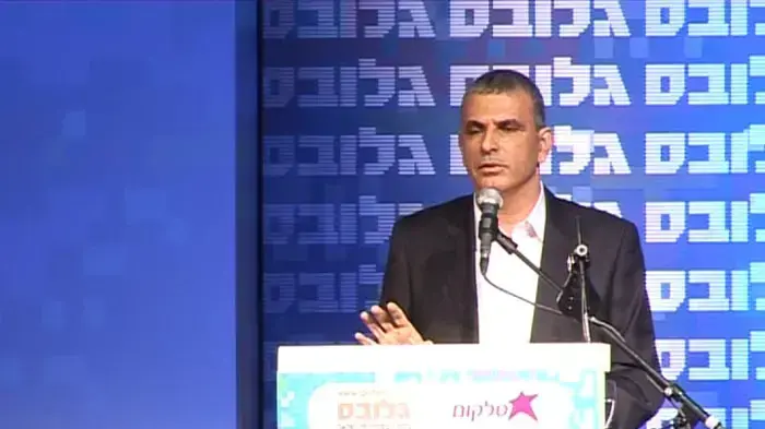 שר התקשורת נואם בכנס נתח שוק של גלובס