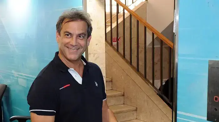 המאמן גילי לנדאו