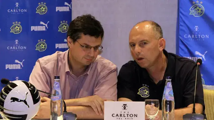 מנכ"ל מכבי תל אביב עוזי שעיה עם נציג הבעלים ג'ק אנגלידיס