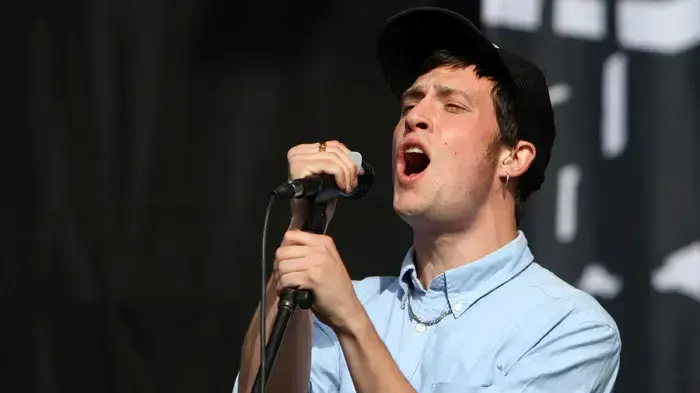 אורלנדו וויקיס מלהקת The Maccabees