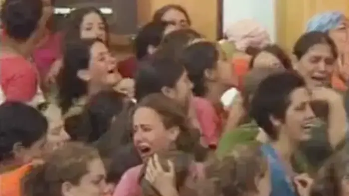 מתוך סרטו של רינו צרור, "תפילת הנערות"